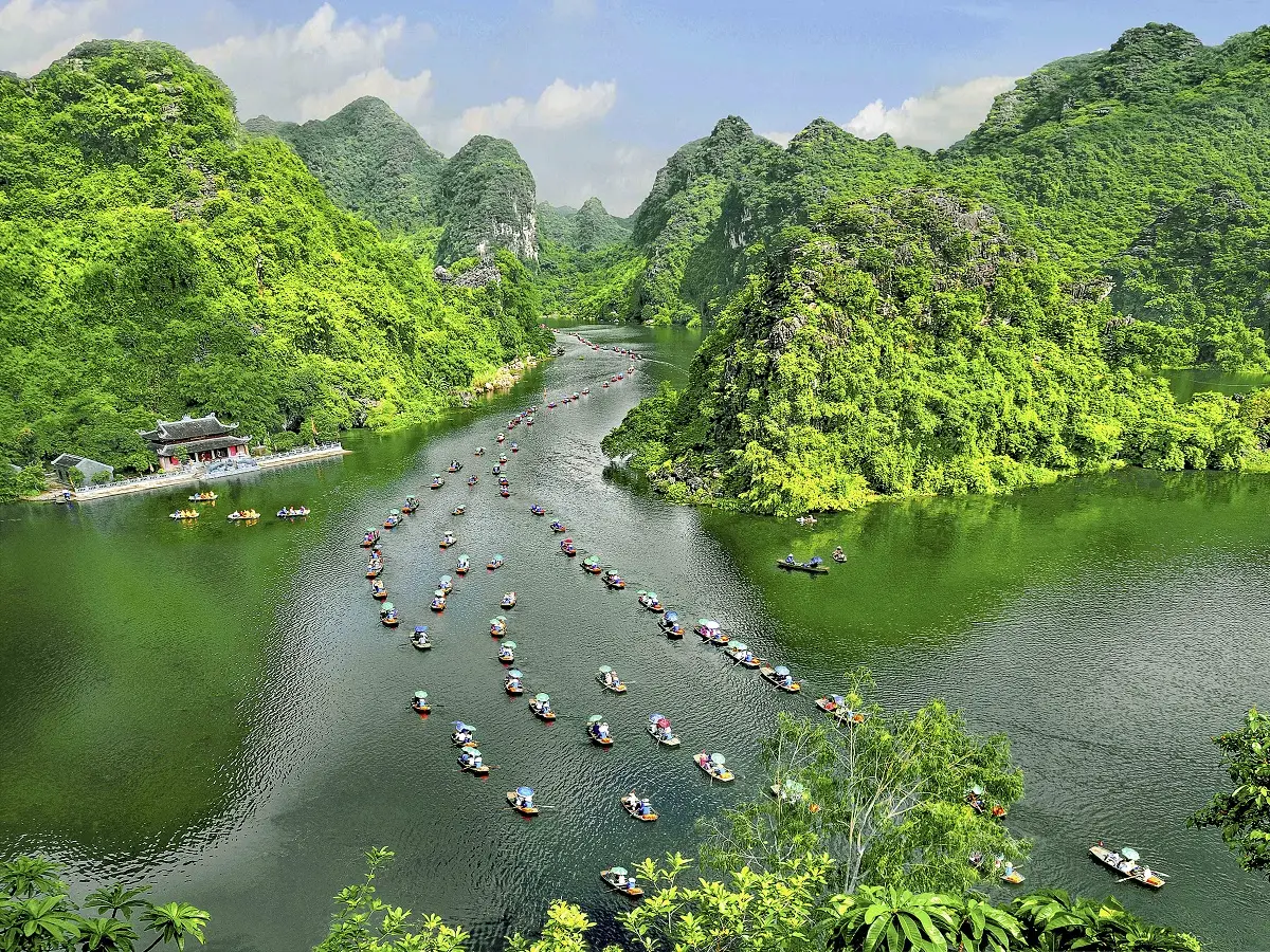 Top 4 Most Popular Ways To Travel From Halong Bay To Ninh Binh