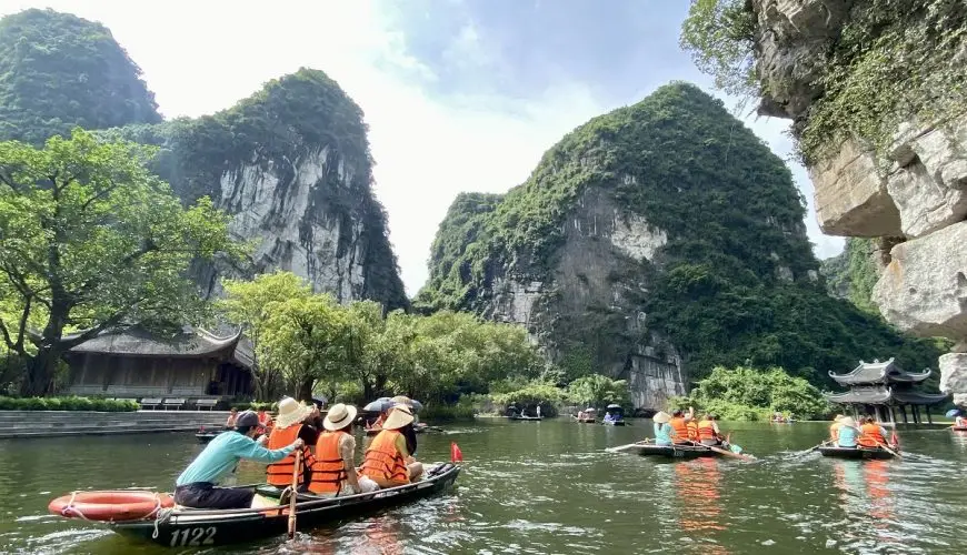 Top 6 Best Experiences On The Trang An Tour From Hanoi