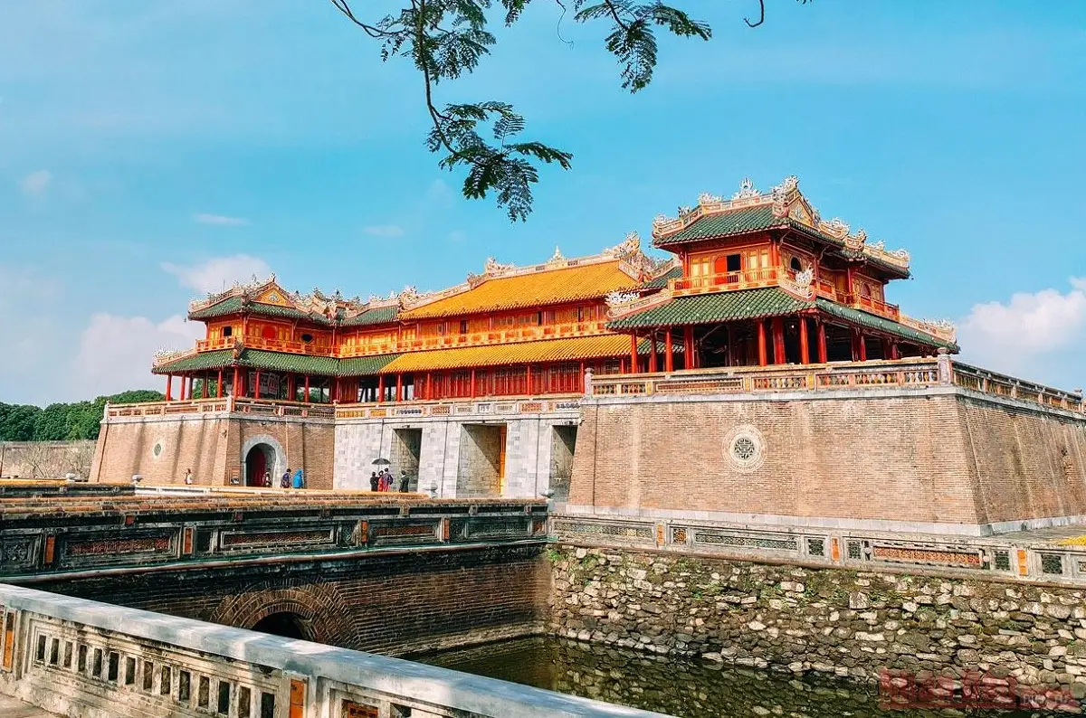 DAY 7: ANCIENT TOWN HOIAN - HUE (B/L)