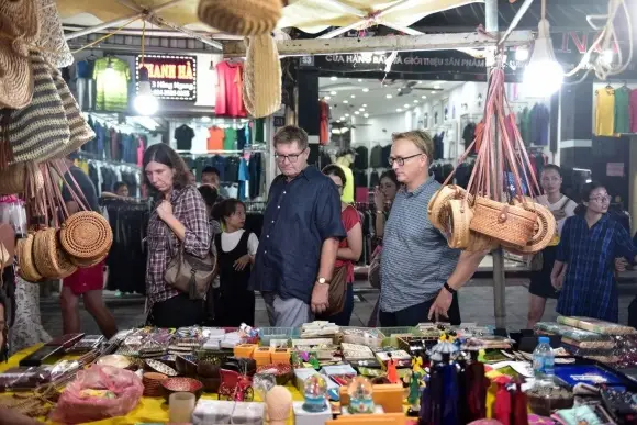 saigon night market