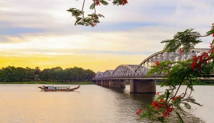 Experience Of Traveling By Vietnam Train Hanoi To Hue