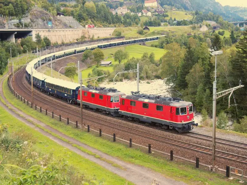 luxury train tours