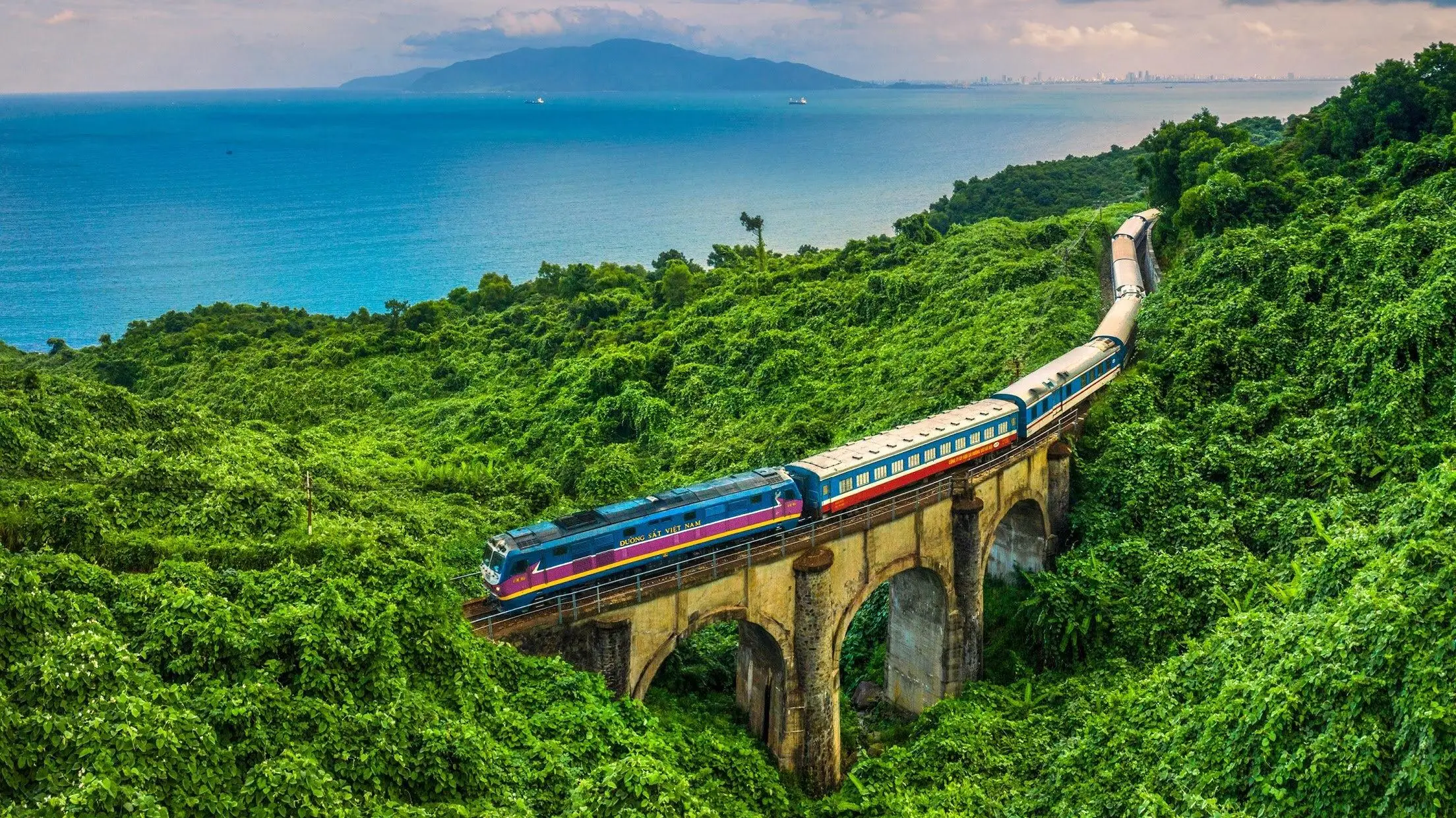 Discover The Top 8 Luxury Travel Trains In Vietnam