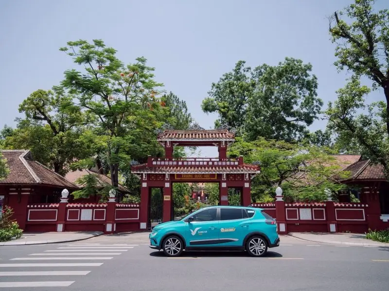 train from hue to hoi an Vietnam