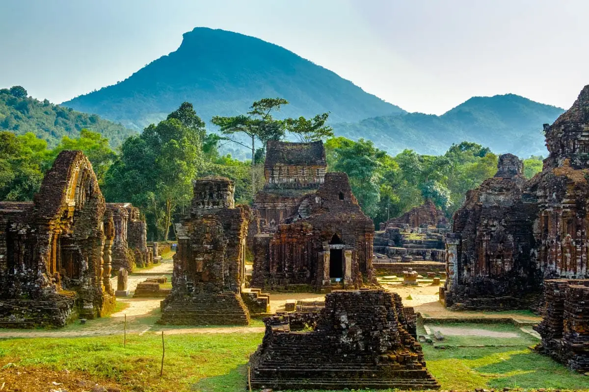 Vietnam Luxury Adventure with SJourney Train – 13 Days