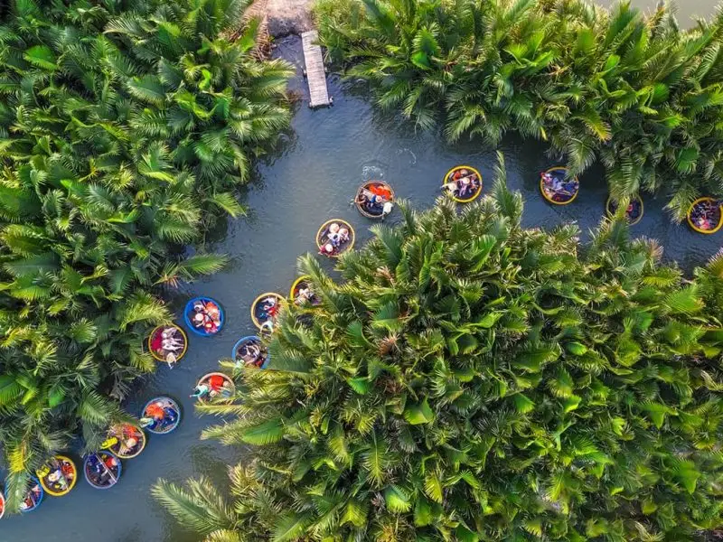 train from hue to hoi an Vietnam