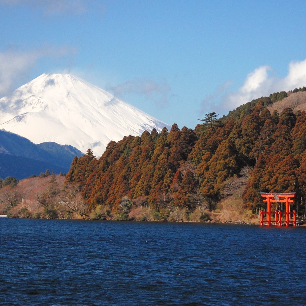 从日本箱根芦之湖眺望富士山